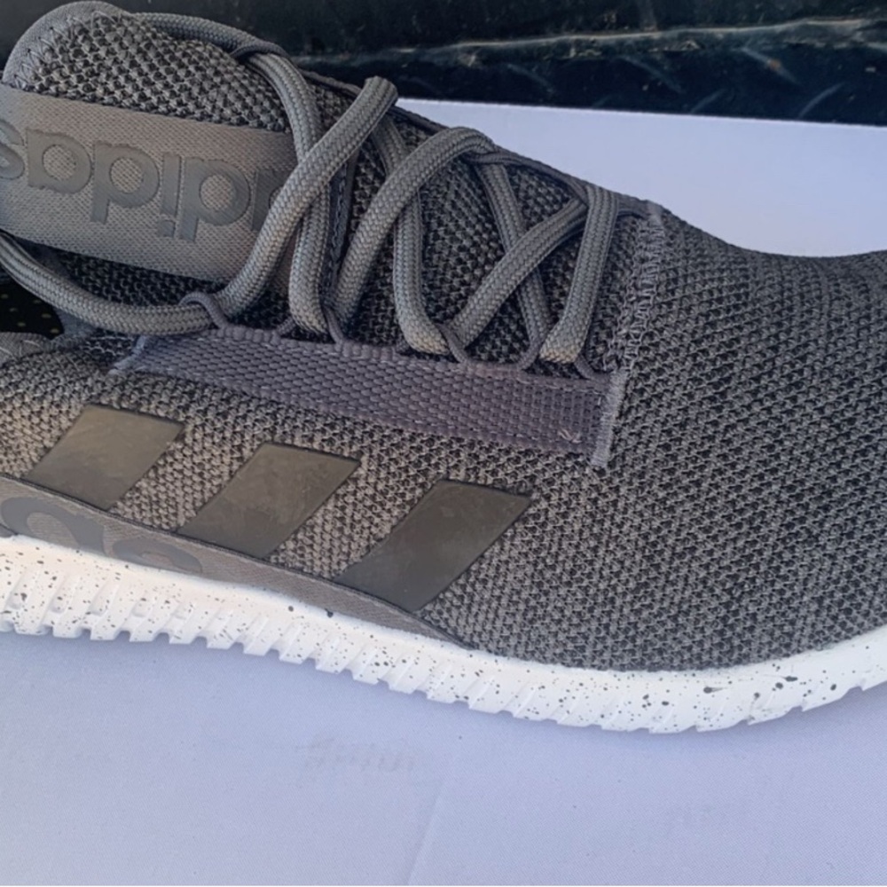 Adidas Men's Charcoal Knit 👟